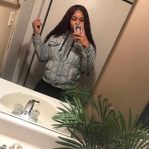 Meet your Posher, April